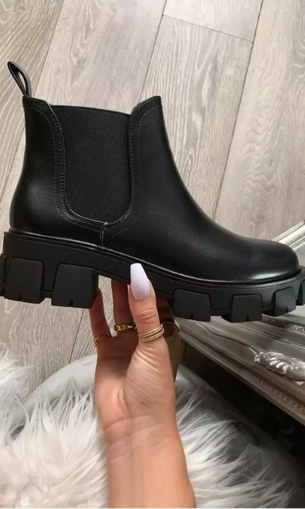 MEGA CHUNKY ANKLE BOOTS